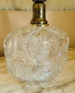 lot 24 image: Vintage Glass Table Lamp