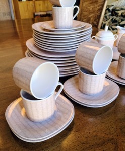 lot 22 image: Vintage Mikasa Tatami Peach Dish Set