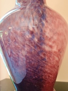 lot 26 image: Swirled Art Glass Vase