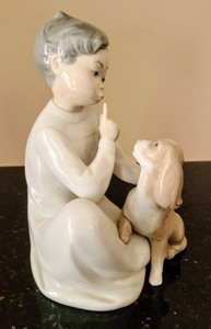 lot 34 image: Lladro Porcelain Figurine