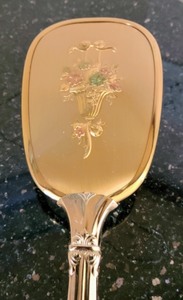 lot 46 image: Vintage Gold Vanity Set