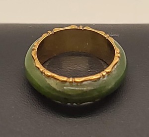lot 90 image: Jade and 14K Womens Ring