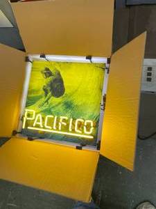 lot 23 image: Pacifico surf neon, NIB New in Box