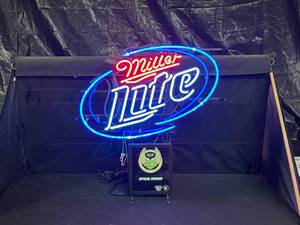 lot 71 image: Miller Lite Harley-Davidson HD neon