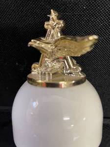 lot 92 image: Budweiser tap handle with golden eagle