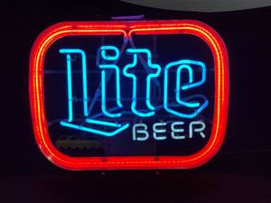 lot 185 image: Lite Beer neon