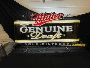 lot 186 image: Miller Genuine Draft back lit fluorescent sign with curved ends