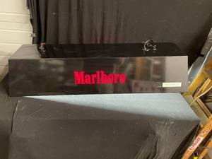 lot 180 image: Marlboro pool table light