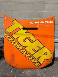 lot 313 image: Fiberglass Racecar Hood - Tiger Automotive and Chase Towing