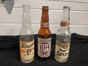 lot 320 image: Lot of 3 paper label Schmidt City Club beer bottles