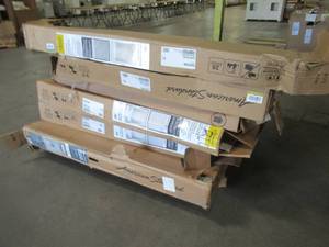 lot 129 image: WHOLESALE MIXED PALLET OF MISCELLANEOUS SHOWER AND BATH WALLS