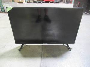 lot 56 image: Element 32 Smart 720p 60Hz LED TV ELST3216H