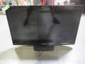 lot 58 image: Emerson 32 Flat Screen LED-HGTV wbuilt in DVD (720P) LD320EM5