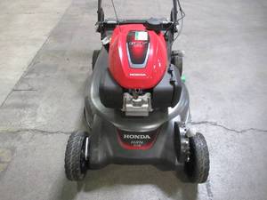lot 6 image: Honda 21 in. 3-in-1 Variable Speed Gas Walk Behind Self Propelled Lawn Mower with Auto Choke HRN216VKA