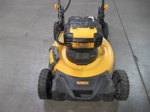 lot 33 image: Dewalt 21.5 in. 20-Volt MAX Lithium Ion Cordless Battery Walk Behind Push Mower(TOOL ONLY) DCMWP233U2