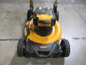 lot 50 image: Dewalt 21.5 in. 20-Volt MAX Lithium Ion Cordless Battery Walk Behind Push Mower (TOOL ONLY) DCMWP233U2