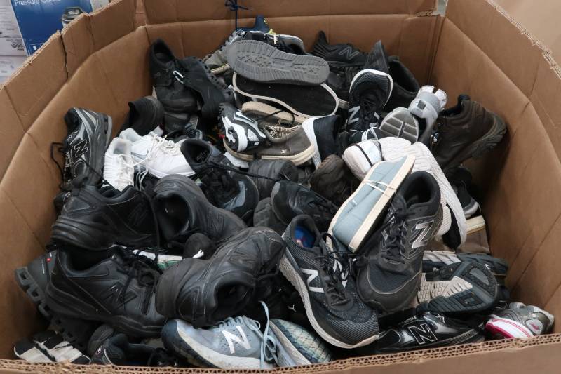 lot 526 image: Pallet of PreOwned Mens and Womens Athletic Shoes - Assorted Brands and Sizes - 250 Pairs