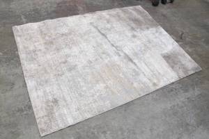 lot 550 image: Home Decorators Collection Medina 5 X 7 White Grey Patterned Area Rug