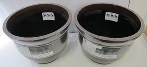 lot 561 image: Set of 2 Southern Patio 22 Inch Brown Planter Pots Flowers Garden