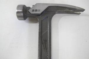 lot 575 image: Milwaukee 22 oz. Milled Face Framing Hammer