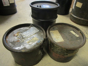 HEAVY-DUTY METAL BARRELS, SEALABLE, REUSABLE