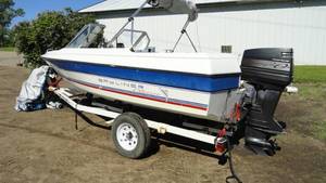 lot 1 image: 1993 Bayliner Boat & Trailer Package