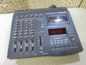 lot 2 image: (RM5) Tascam PortaStudio 424MKII Mu...