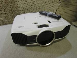 lot 8 image: (RM2) Epson Home Cinema 3 LCD 5030U...