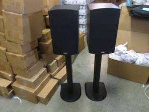 lot 10 image: (RMT) Pair of Paradigm Monitor 3 v....