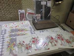 lot 52 image: (RM4) Lot of Misc Kitchen See Photo...
