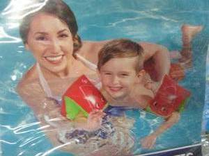lot 74 image: (F-0) Lot of 10 Inflatable Kids Flo...