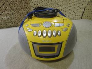 lot 76 image: (RM4) Sony cFd-E75 CD Radio Cassett...