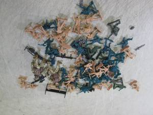 lot 90 image: (F-0) Assorted Plastic Green and Ta...