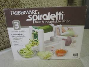 lot 93 image: (BSB) Farberware Spiraletti Fruit &...
