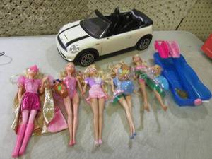 lot 106 image: (EW6) Assorted Barbie Dolls with Ac...