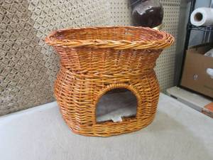 lot 108 image: (CSB) Wicker Cat Bed...