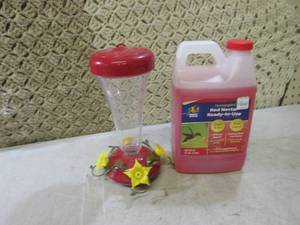 lot 119 image: (CS) Humming Bird Feeder and Bottle...