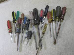 lot 134 image: (EC1) Lot of Assorted Screwdrivers...