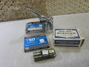 lot 136 image: (EC1) Staple Gun with Assorted Stap...