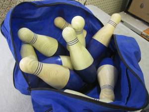 lot 141 image: (EW6) Lawn Bowling Pins with Bag...