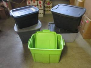 lot 151 image: (BS) Lot of 5 Plastic Totes with Li...