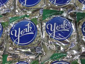 lot 167 image: (B-2) 20 York Peppermint Patties Pa...
