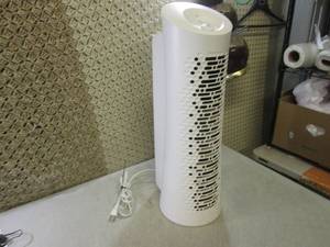 lot 184 image: (F-0) Honeywell Air Purifier Powers...