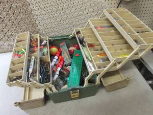 lot 190 image: (RM4) Tackle Box Full of Fishing Ta...