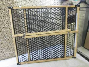 lot 199 image: (G-1) Safety 1st Door Gate...