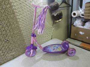 lot 225 image: (RMC) Huffy Disney Princess Scooter...