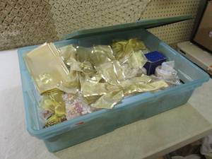lot 232 image: (RM2) Tote with Lid Full of Assorte...