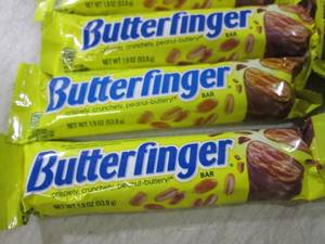 lot 275 image: (B-3) 12 Butterfinger Candy Bars Pa...
