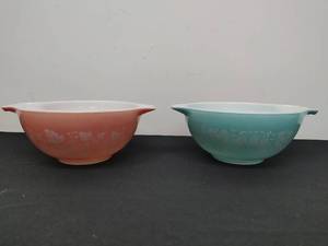 Two Vintage Pyrex Bowls