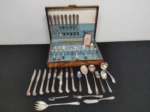 Wm. Rogers & Son Silverplate Silverware Set